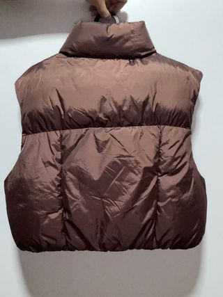 Chaleco acolchado Bershka marrón