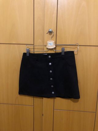 Minifalda negra botones talla S