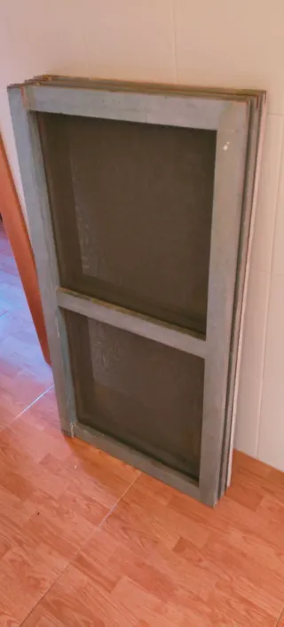 3 mosquiteras de madera para ventana.