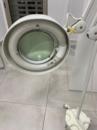 Lámpara lupa estética Pollie beige/blanca