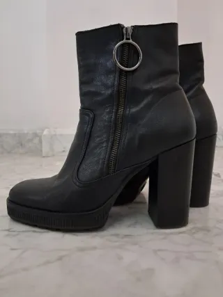 Botines  de piel, negros con cremallera