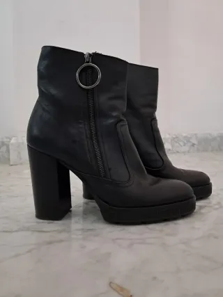 Botines  de piel, negros con cremallera