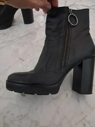 Botines  de piel, negros con cremallera