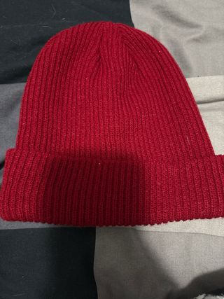 Gorro rojo con parche Wild Life