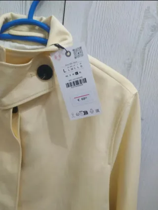 Chaqueta crema con etiquetas Talla L