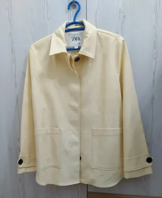 Chaqueta crema con etiquetas Talla L