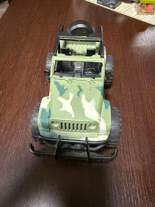 Jeep giocattolo mimetico