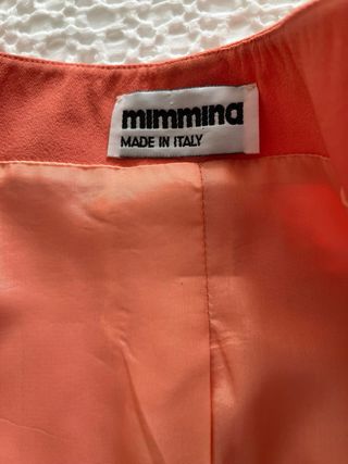 Traje chaqueta naranja y estampado