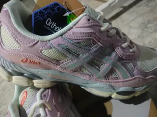 Deportivas Asics rosas y beige