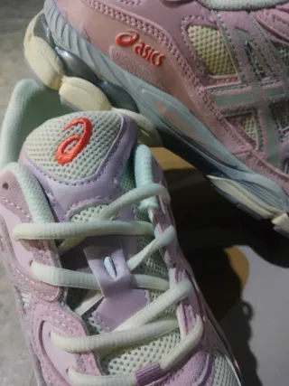 Deportivas Asics rosas y beige