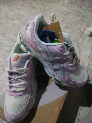 Deportivas Asics rosas y beige