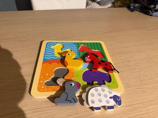 Giocattoli in legno: veicoli e personaggi