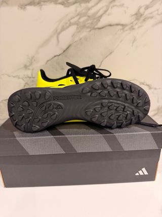 Botas fútbol nuevas Adidas Predator niño T.33
