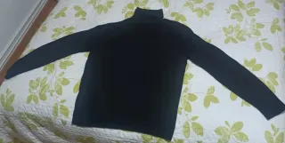 Jersey Hollister cuello alto negro Talla S