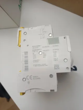 Interruptor Schneider A9F79432 4P 32A C