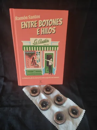 Entre botones e hilos. La Crisálida: La histori...