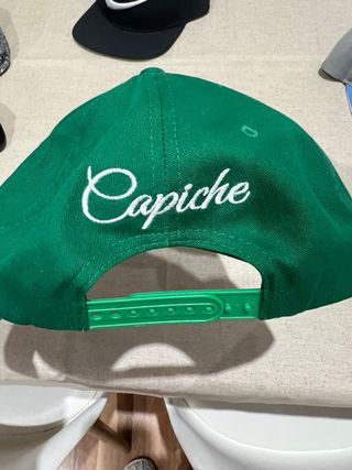 Gorra Capiche Verde con Diseño de Cerebro