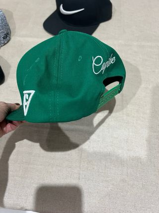 Gorra Capiche Verde con Diseño de Cerebro
