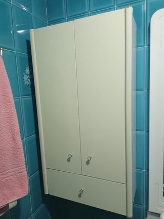 Armario de baño blanco
