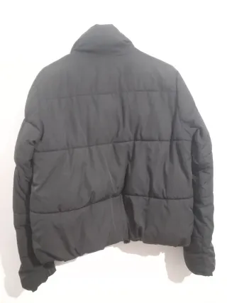 Cazadora acolchada negra