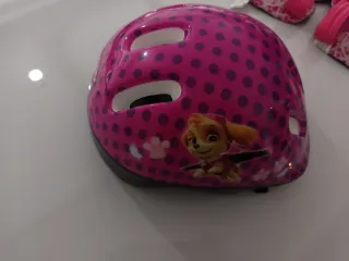 Casco y protecciones de Skye de Patrulla Canina