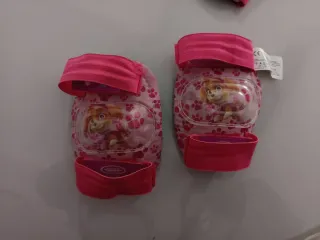 Casco y protecciones de Skye de Patrulla Canina