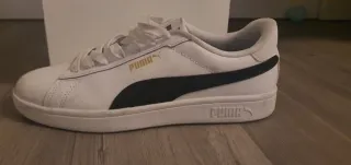 Zapatillas Puma Blancas y Doradas