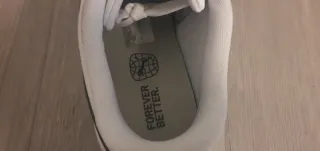 Zapatillas Puma Blancas y Doradas