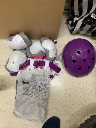 Protecciones Oxelo Casco y Rodilleras