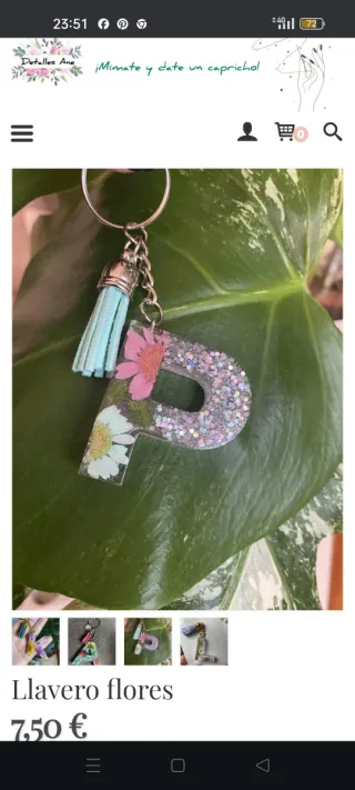 Llavero resina letra flores