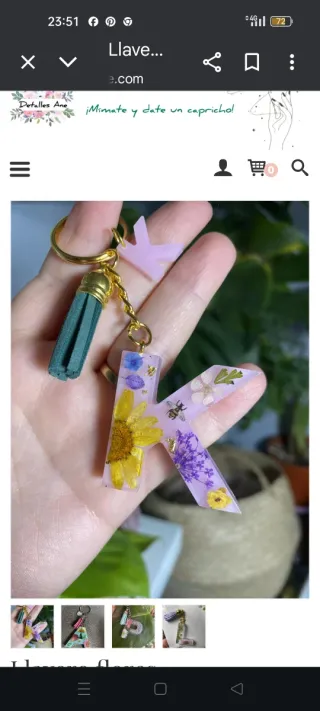 Llavero resina letra flores