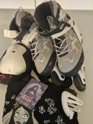 Patines en línea blancos y grises