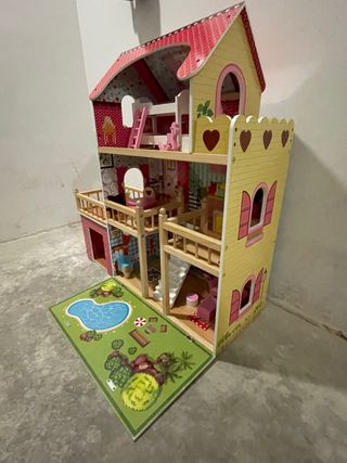 Casita de muñecas de madera
