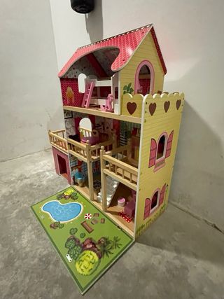 Casita de muñecas de madera