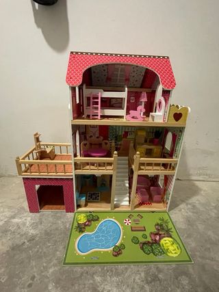 Casita de muñecas de madera