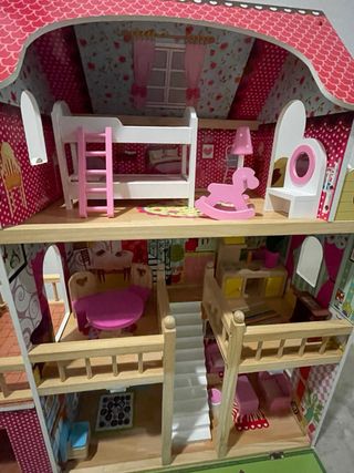 Casita de muñecas de madera