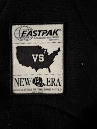 Mochila Eastpak Beige y Negra