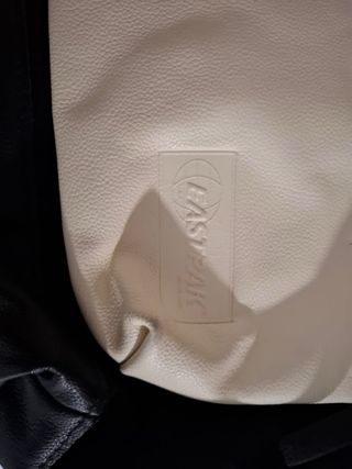 Mochila Eastpak Beige y Negra
