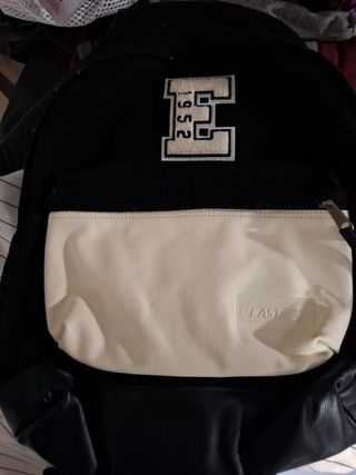 Mochila Eastpak Beige y Negra