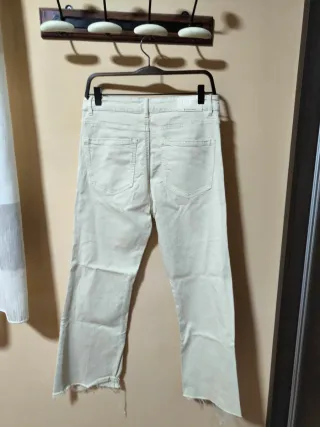 Vaqueros Stradivarius Beige D78