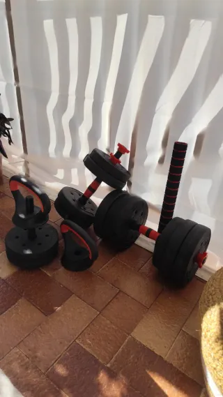 Mancuernas ajustables y kettlebell