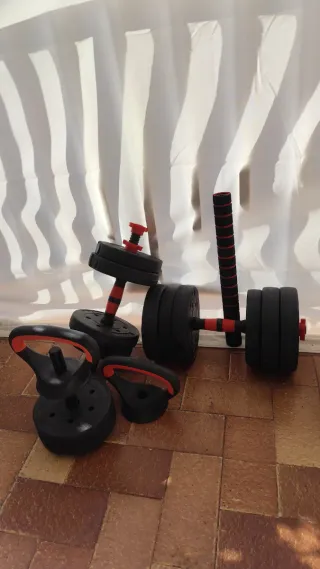 Mancuernas ajustables y kettlebell