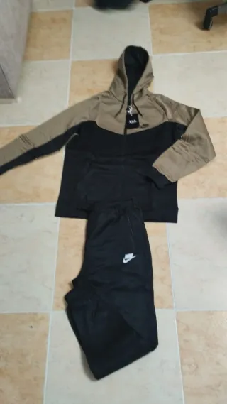 Conjunto chándal Nike hombre negro y marrón