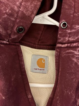 Chaqueta Carhartt Roja con efecto mármol