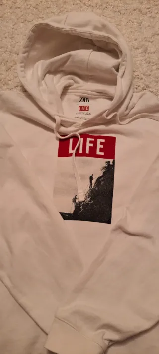 Sudadera Zara Blanca con Gorro y Dibujo