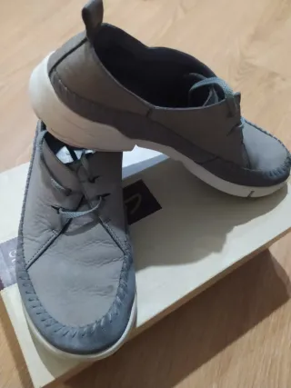 Zapatos Clarks grises