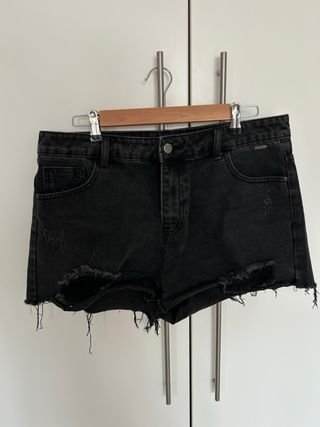 Pantalón corto negro vaquero