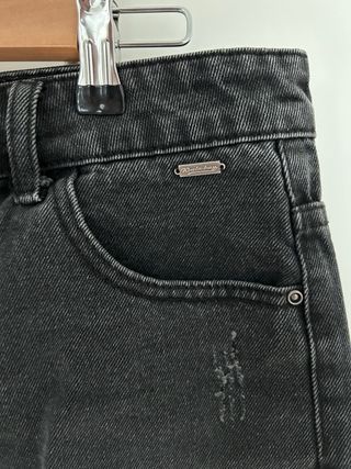 Pantalón corto negro vaquero