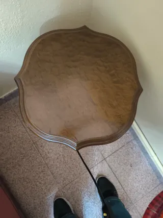 Lámpara de salón cerámica y mesita madera