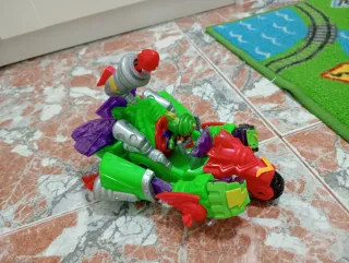 Superthings Coche Robot con Muñeco y Lanzador